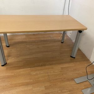 Table Strafor Steelcase Chêne fil 160X80 Pieds Clips multi positions